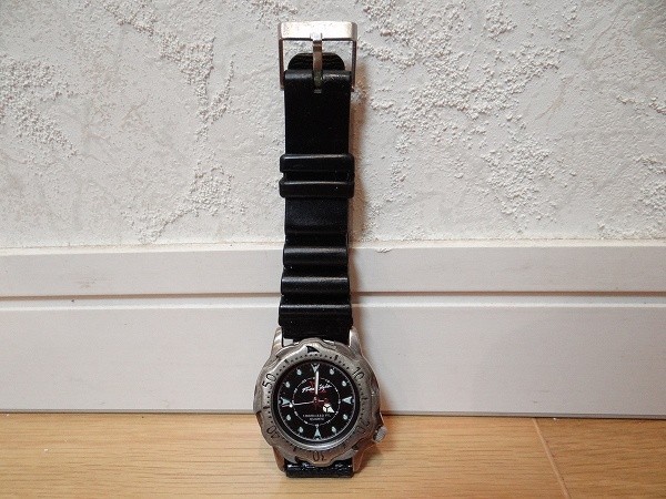  rare Vintage made in Japan Shark Freestyle 100M 330FT analogue surfing diver wristwatch screw bag non Date 