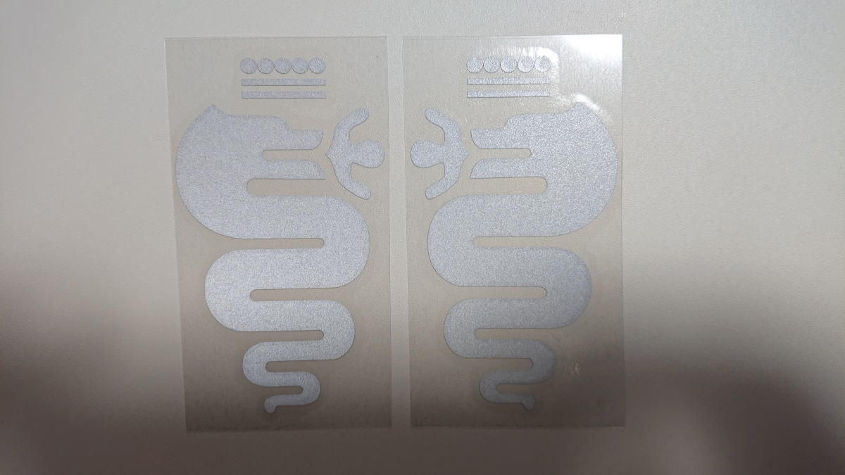  Alpha Romeo cut pulling out type bi show ne. Sune -k sticker 8cmx4.6cm left right against . set type color : silver white 