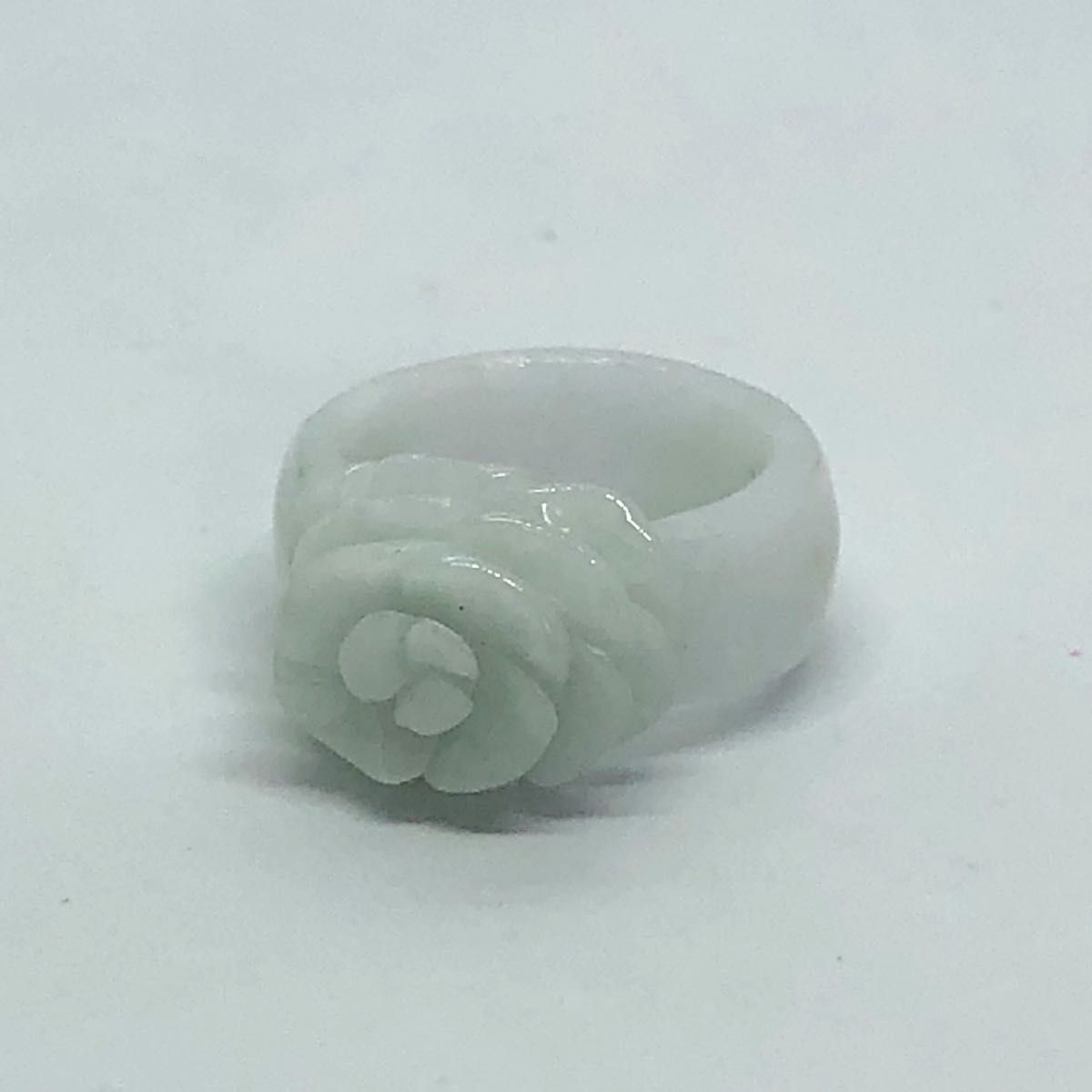 本翡翠 薔薇彫り リング 天然石 ミャンマー産 翡翠 彫刻 指輪 17号 高品質 ひすい