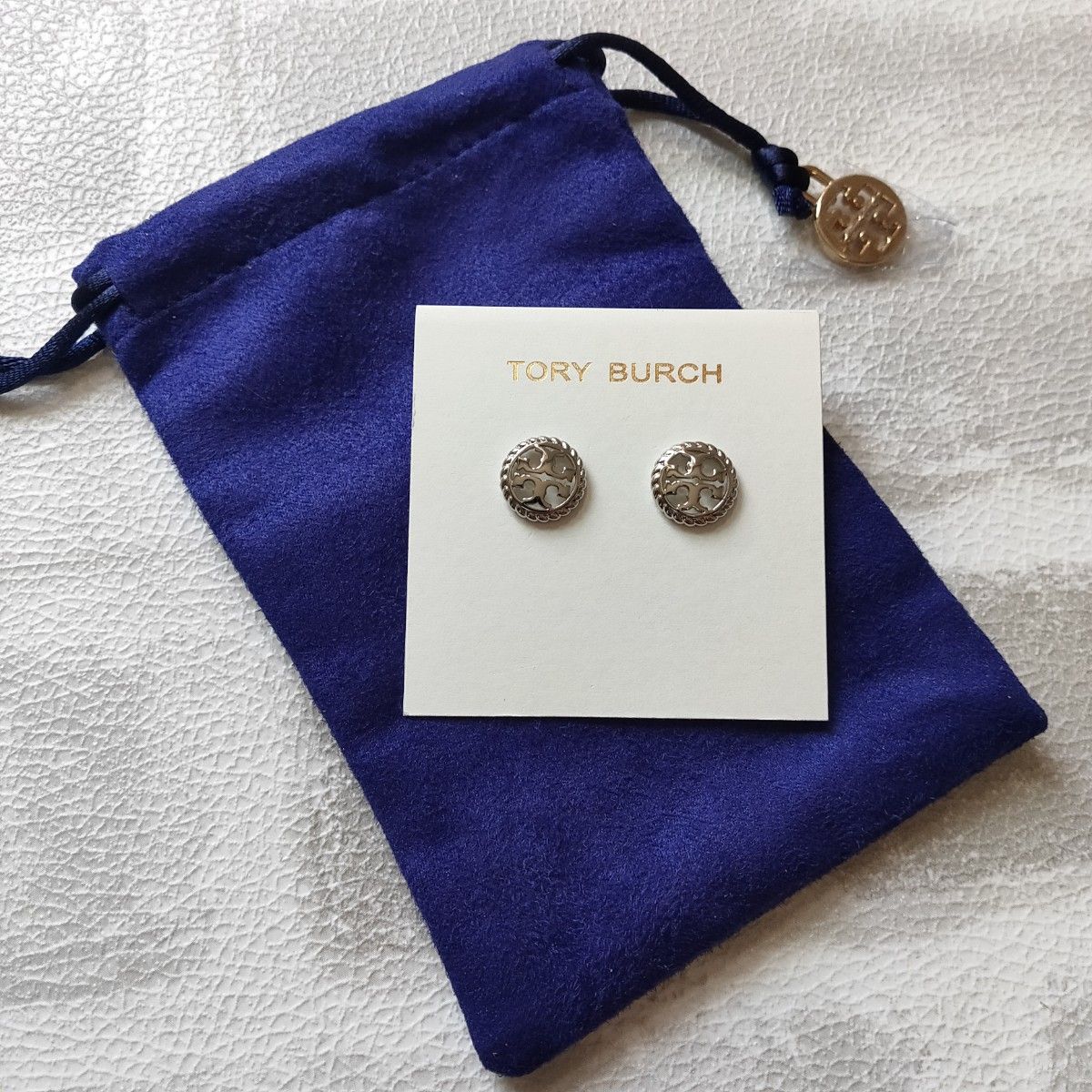 上品★Tory Burch トリーバーチ ロゴ シンプル ピアス シルバー 新品