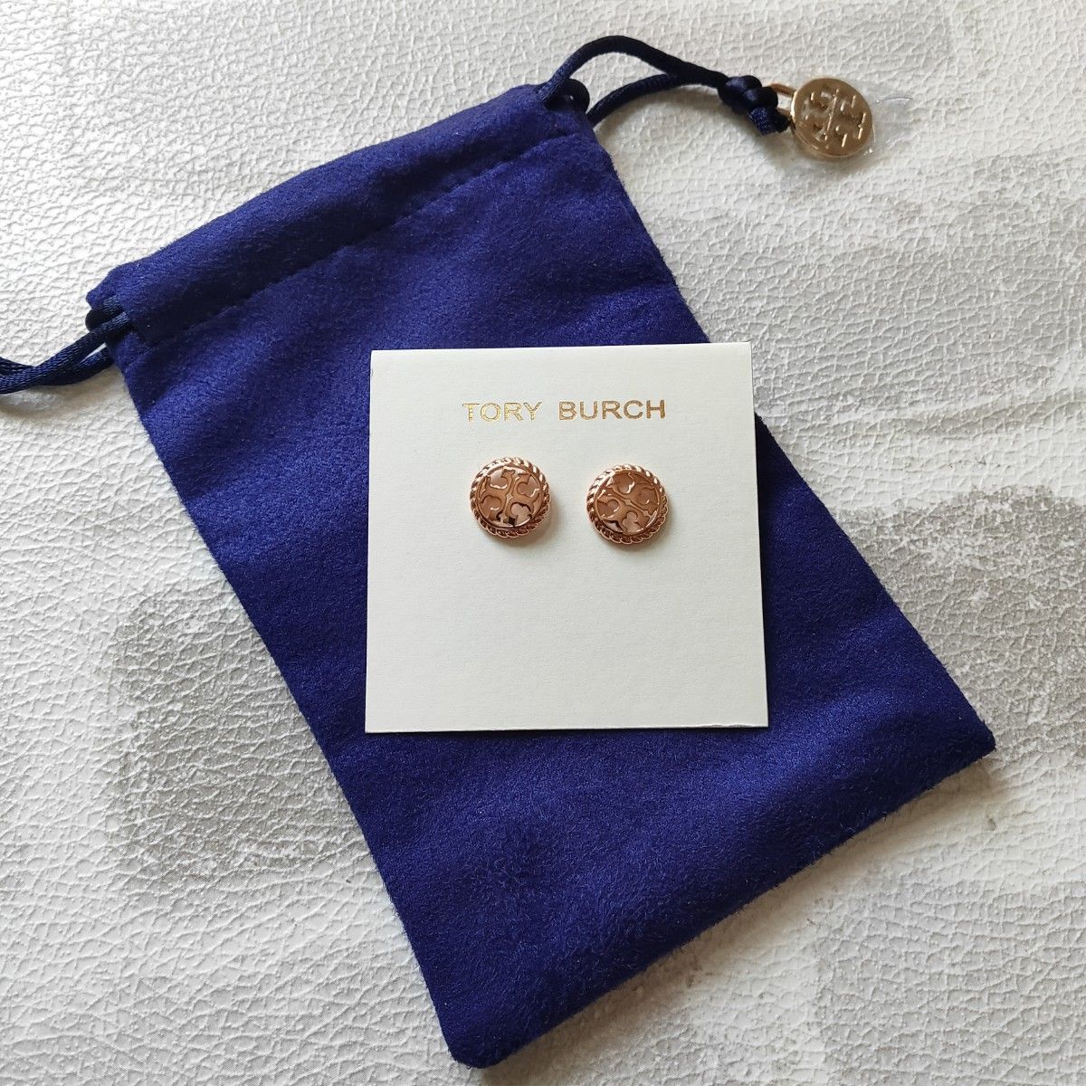 上品 Tory Burch トリーバーチ ロゴ シンプル ピアス ピンクゴールド