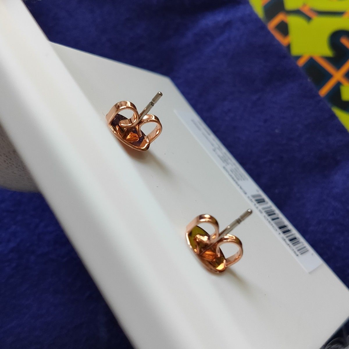上品 Tory Burch トリーバーチ ロゴ シンプル ピアス ピンクゴールド