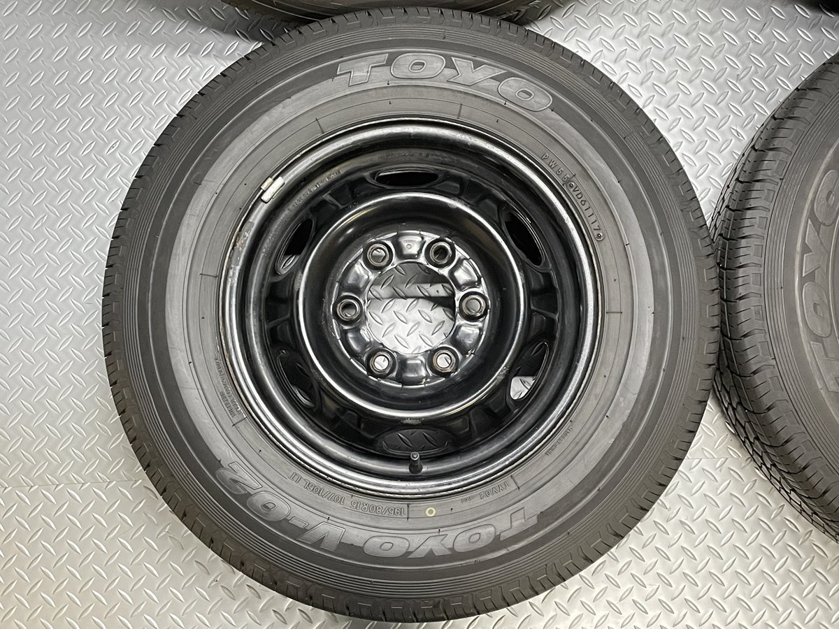 【中古】キャラバン純正 15x5.5JJ+45 6穴139.7 トーヨー V-02 195/80R15 TOYO (23040170)A倉庫の画像2