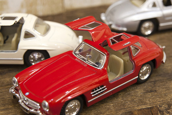 1954年式 ベンツ 300SL ミニカー （1/36スケール） ガルウィング ドイツ車 メルセデスベンツ クーペ プルバック おもちゃ ビンテージカー　_画像2