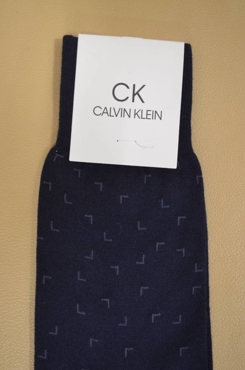 新品　未使用　タグ付き　男性　CALVIN KLEIN　カルバンクライン　綿混ソックス　紺色３足セット　送料無料_画像3