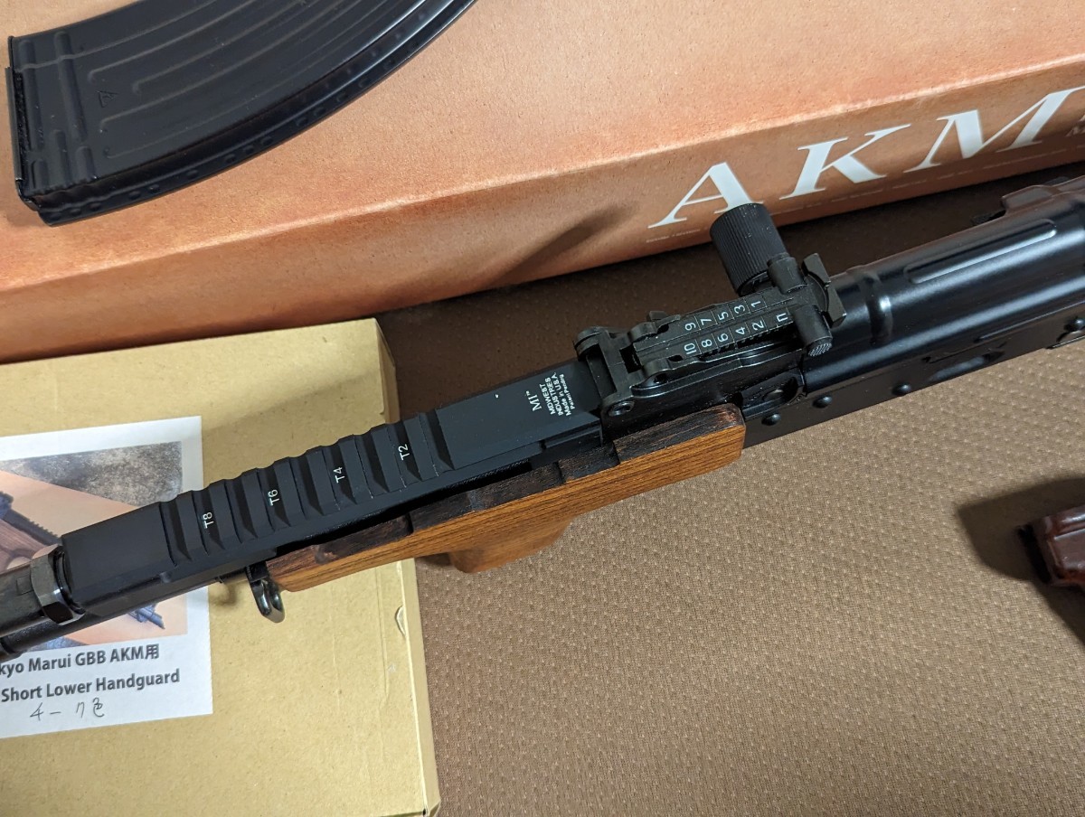 東京マルイ ガスブローバック マシンガン AKM 外装カスタム 木製