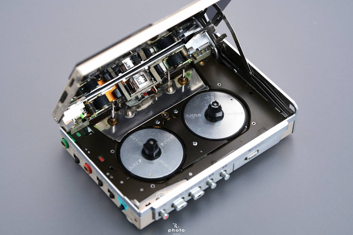 ☆極美品・動作〇☆ SONY ソニー WALKMAN FM/AMラジオ 録再機