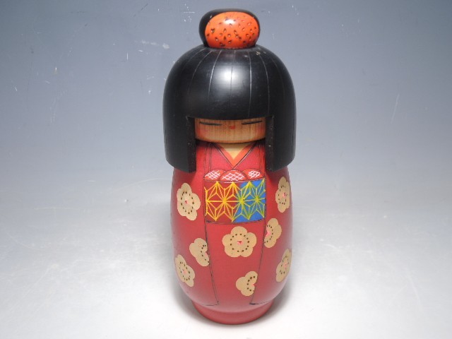 A84/○高見沢かずを 創作こけし 高さ23.5cm 押印在 郷土玩具 日本人形 伝統工芸