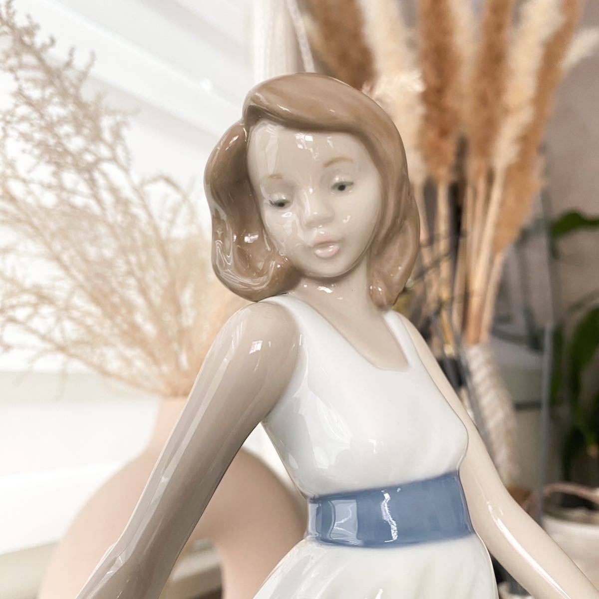 希少 美品 LADRO リヤドロ nao フィギュリン 陶器人形 置物 インテリア コレクション 陶磁器 ワンピース ドレス 女性　西洋陶磁_画像4