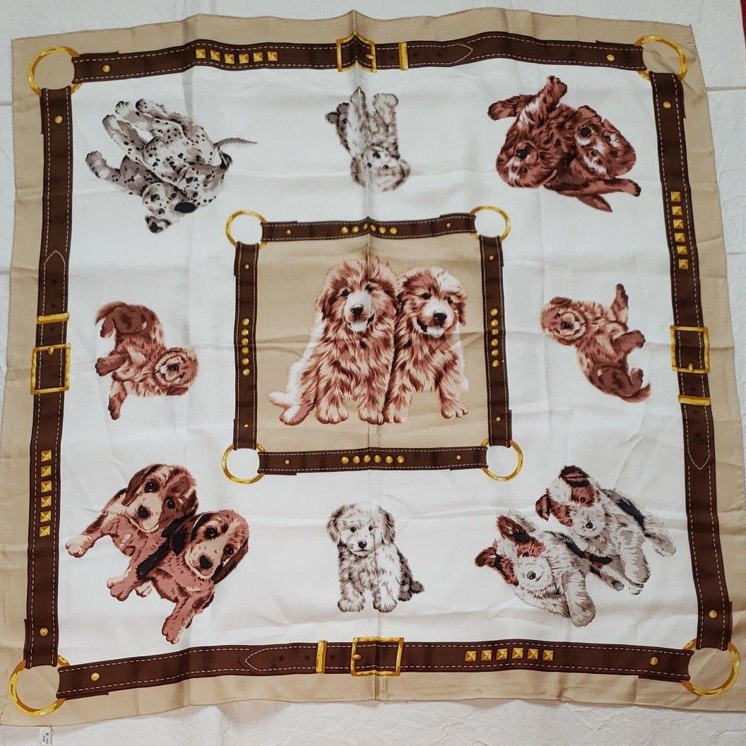 犬柄 シルク100 大判 スカーフ 88cm 茶 ベージュ 白 ドッグ 犬柄 シルク100 大判 スカーフ 88cm 茶 ベージュ 白 ドッグ