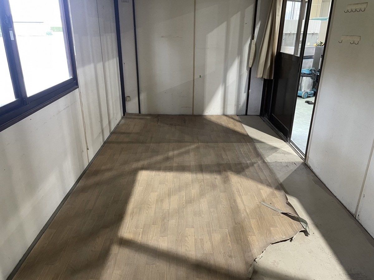 愛知 西尾倉庫店】AB82 ☆ 富士重工 4坪 コンテナハウス CAF 愛知 西尾倉庫店】AB82 ☆ 富士重工 4坪 コンテナハウス CAF