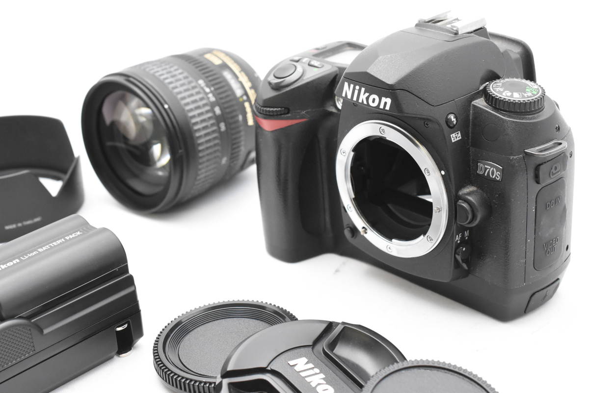 Nikon ニコン D70s ブラック デジタル一眼レフカメラ + AF-S DX NIKKOR 18-70mm F/3.5-4.5 G ED レンズ (t3556)_画像1