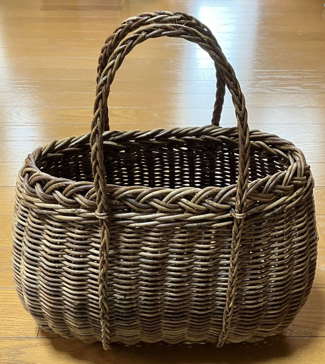 お買い得モデル 昨年購入 あけび かご バッグ ☆アケビ カゴ 籠 美品 ③ 郵パック無料 バスケット、籐かご お買い得モデル 昨年購入 あけび かご バッグ ☆アケビ カゴ 籠 美品 ③ 郵パック無料 バスケット、籐かご