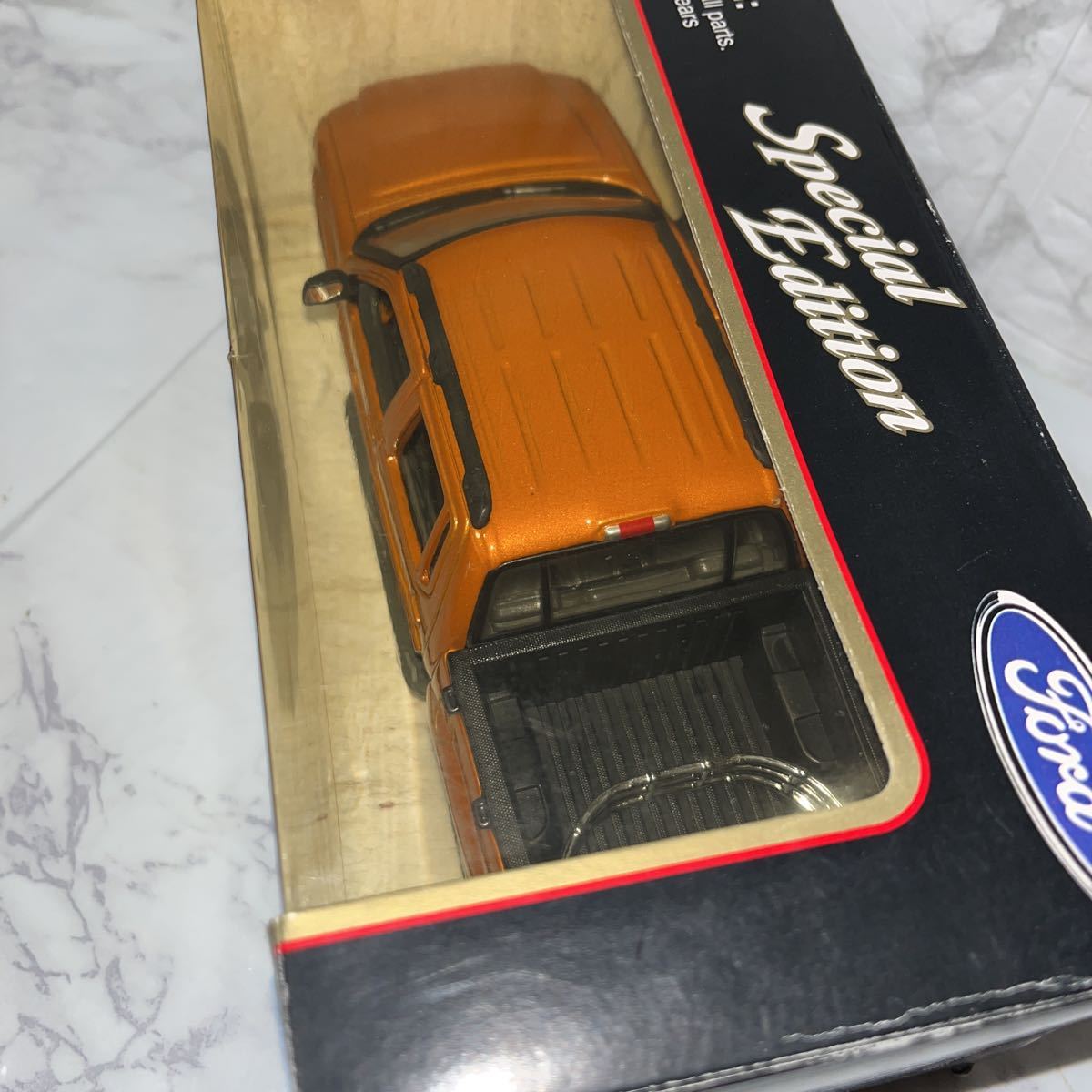 レア　1/25 マイスト　Maisto フォード　エクスプローラー　Ford Explorer アメ車　モデルカー　ミニカー　カラーサンプル　オレンジ_画像7