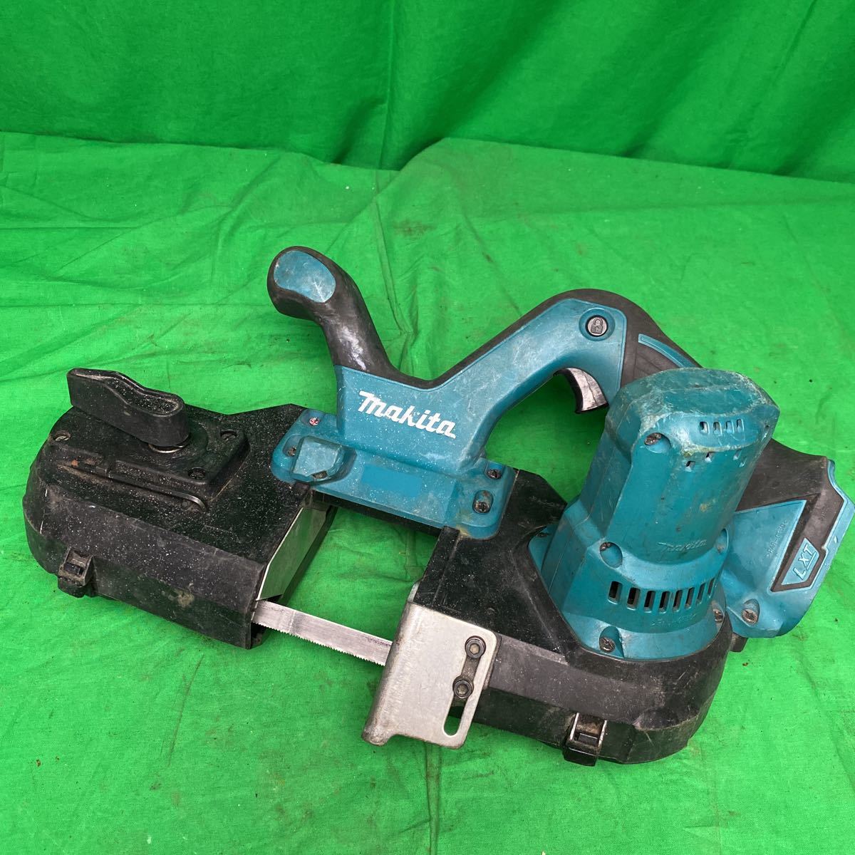 z328* makita マキタ 充電式ポータブルバンドソー PB181D 18V 電動工具 本体のみ 工具　切断機 バンドソー