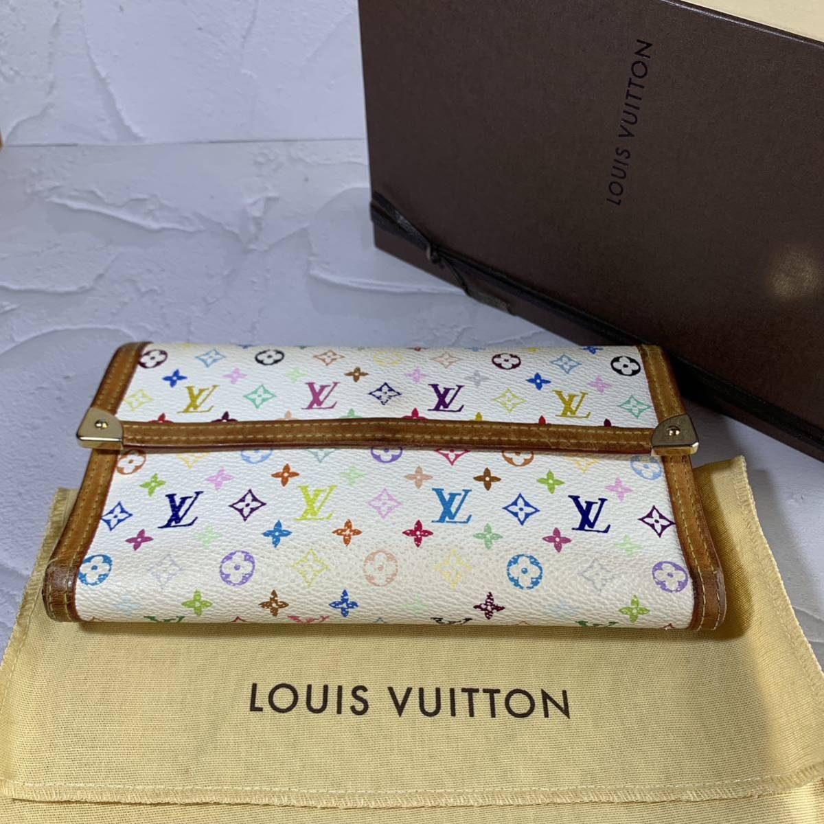 LOUIS VUITTON ルイ ヴィトン ポルトトレゾール・インターナショナル