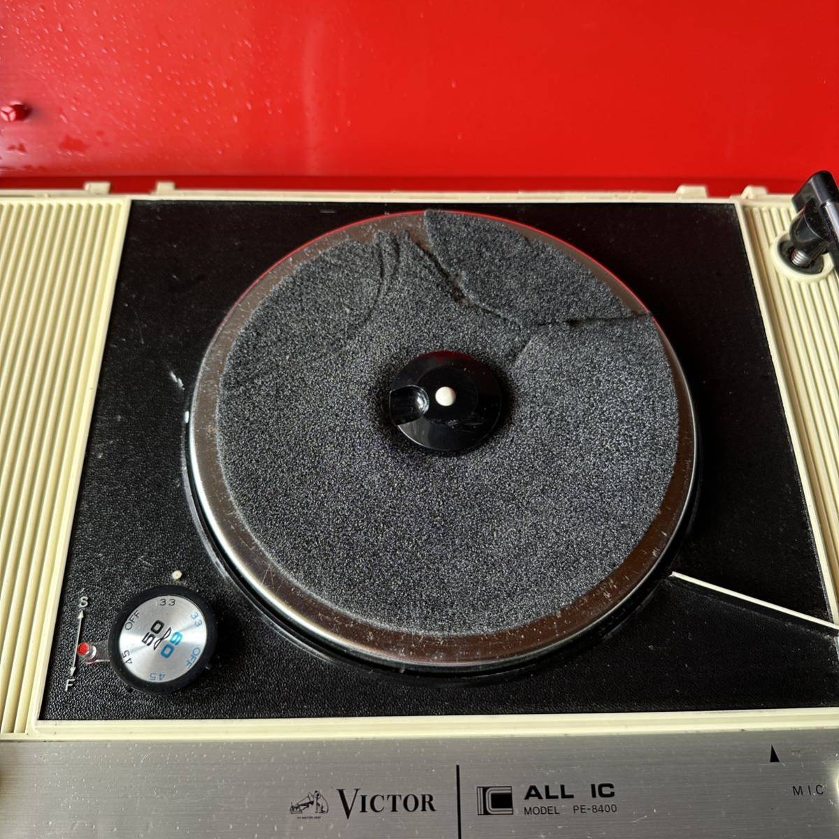Victor ビクター ポータブルレコードプレーヤー PE-8400 昭和 Victor ビクター ポータブルレコードプレーヤー PE-8400 昭和