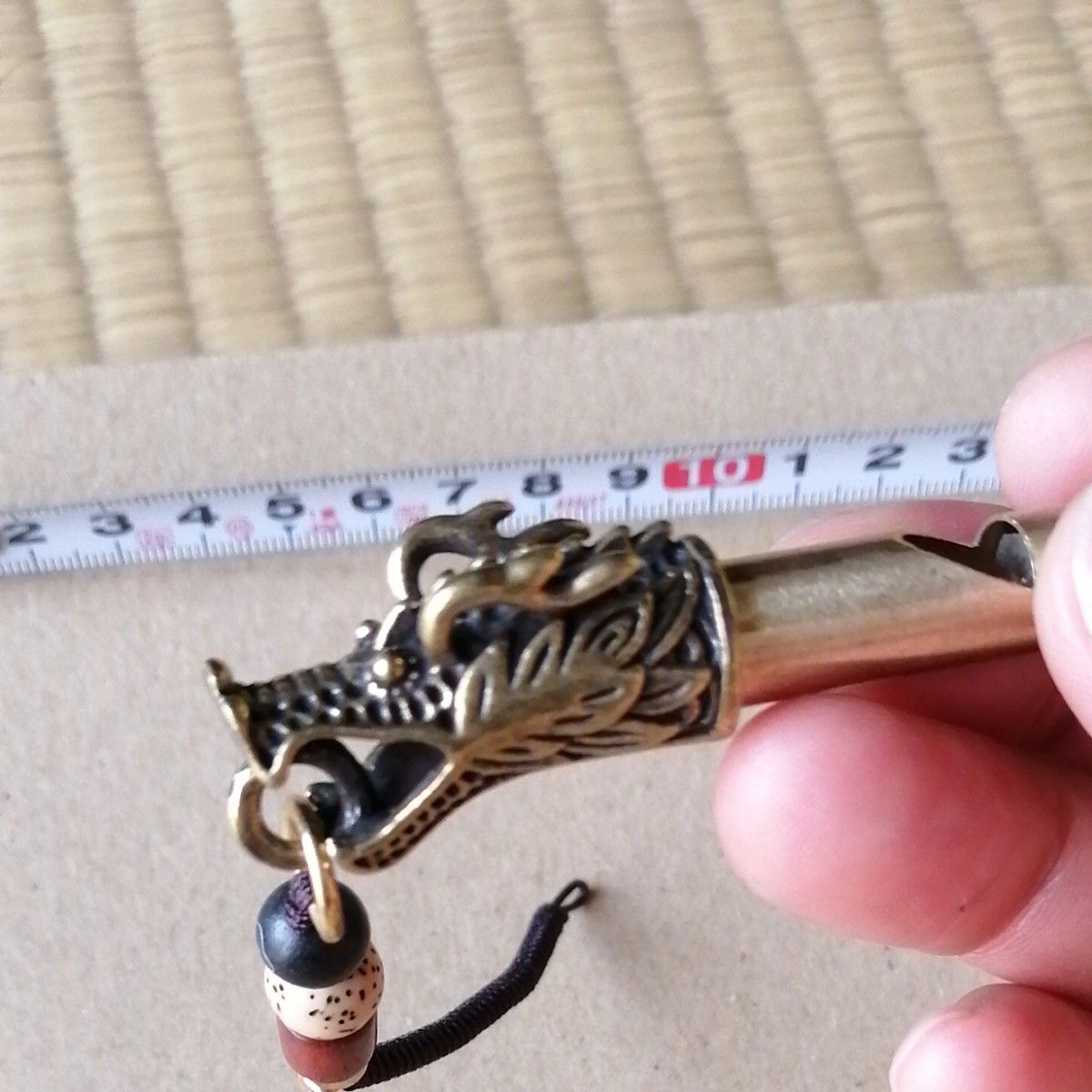 銅製紐付き龍の笛のキーホルダー