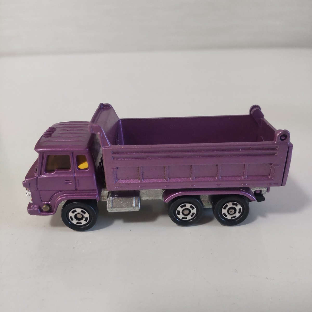レア 当時物 ダンプトラック トミカ 黒箱 52 日野 ダンプカー 紫