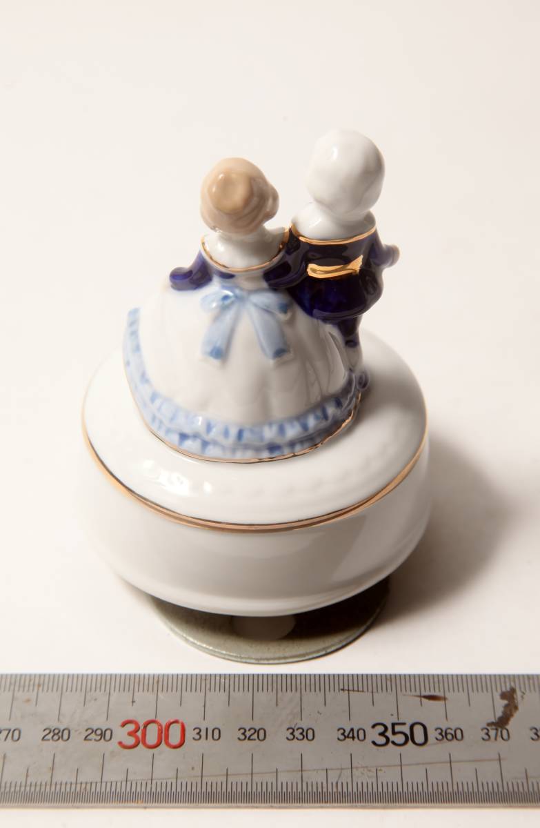 キングスガーデン　ヨーロピアンブルーロマンス　陶製オルゴール人形２個まとめて_画像7