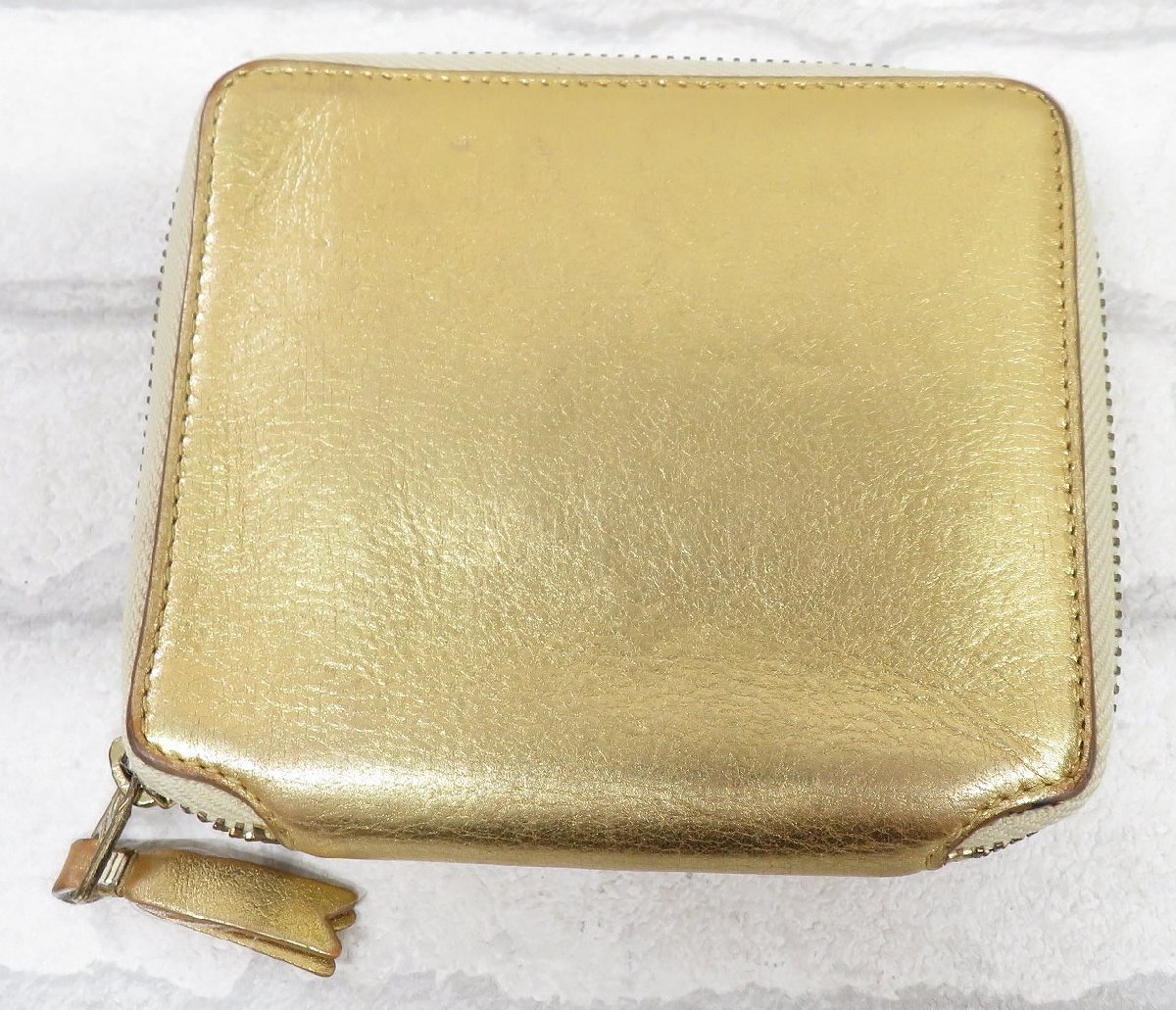 2A6116[ click post correspondence ] new goods COMME des GARCONS folding in half Zip wallet Comme des Garcons purse 