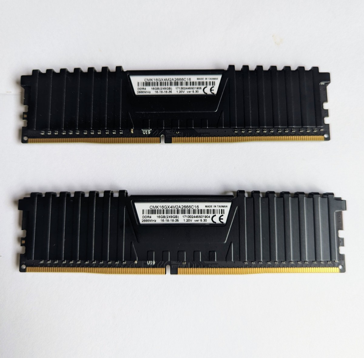 PCメモリ CORSAIR VENGEANCE LPX CMK16GX4M2A2666C16 DDR4-2666 8GB×2