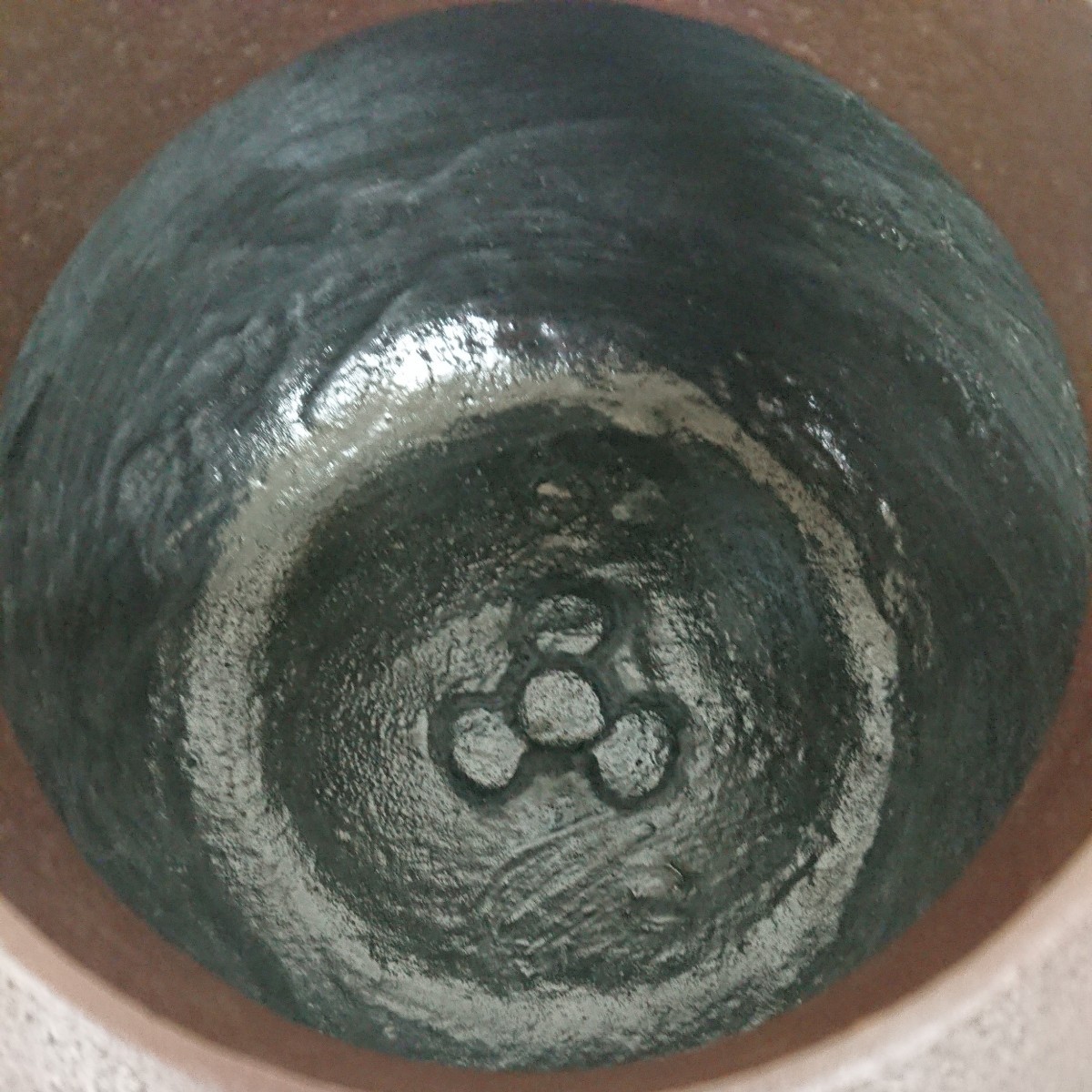茶道具】鉄釜 横倉嘉山 「甑口唐松紋釜」銀摘座 漆蓋 共箱 未使用 釜