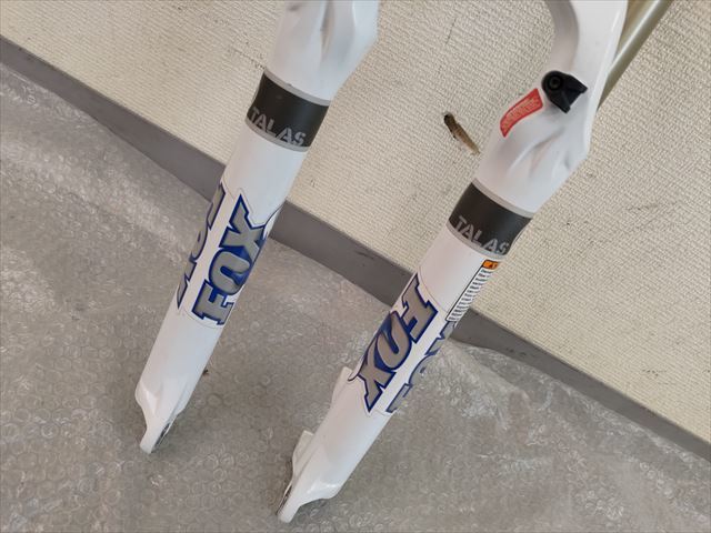 □ 1円スタート売切り!! □ FOX 32 TALAS フォックス サスペンション