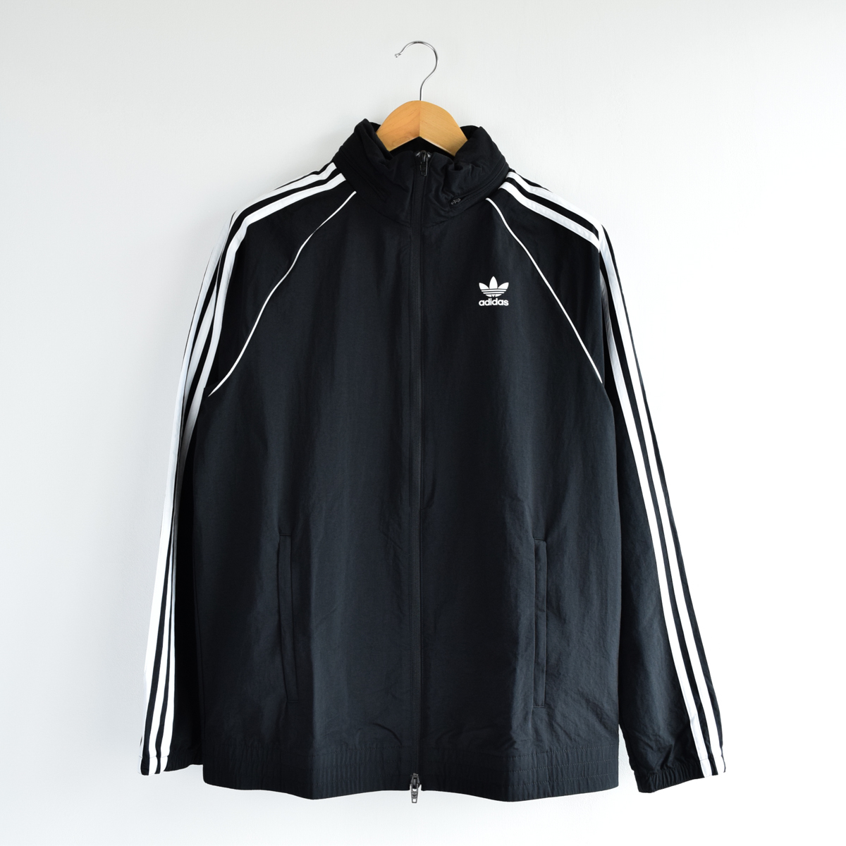 新品 adidas アディダス 定価1万2100円 CW1309 SST WINDBREAKER ウィンドブレーカー ナイロン ジャケット　M　管理番号F13_画像2