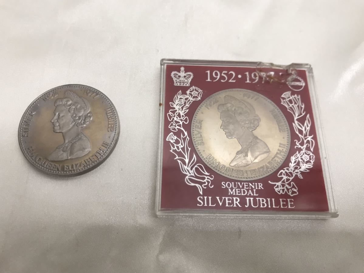 c0612-08☆ エリザベス女王 SOUVENIR MEDAL SILVER JUBILEE 1952・1977