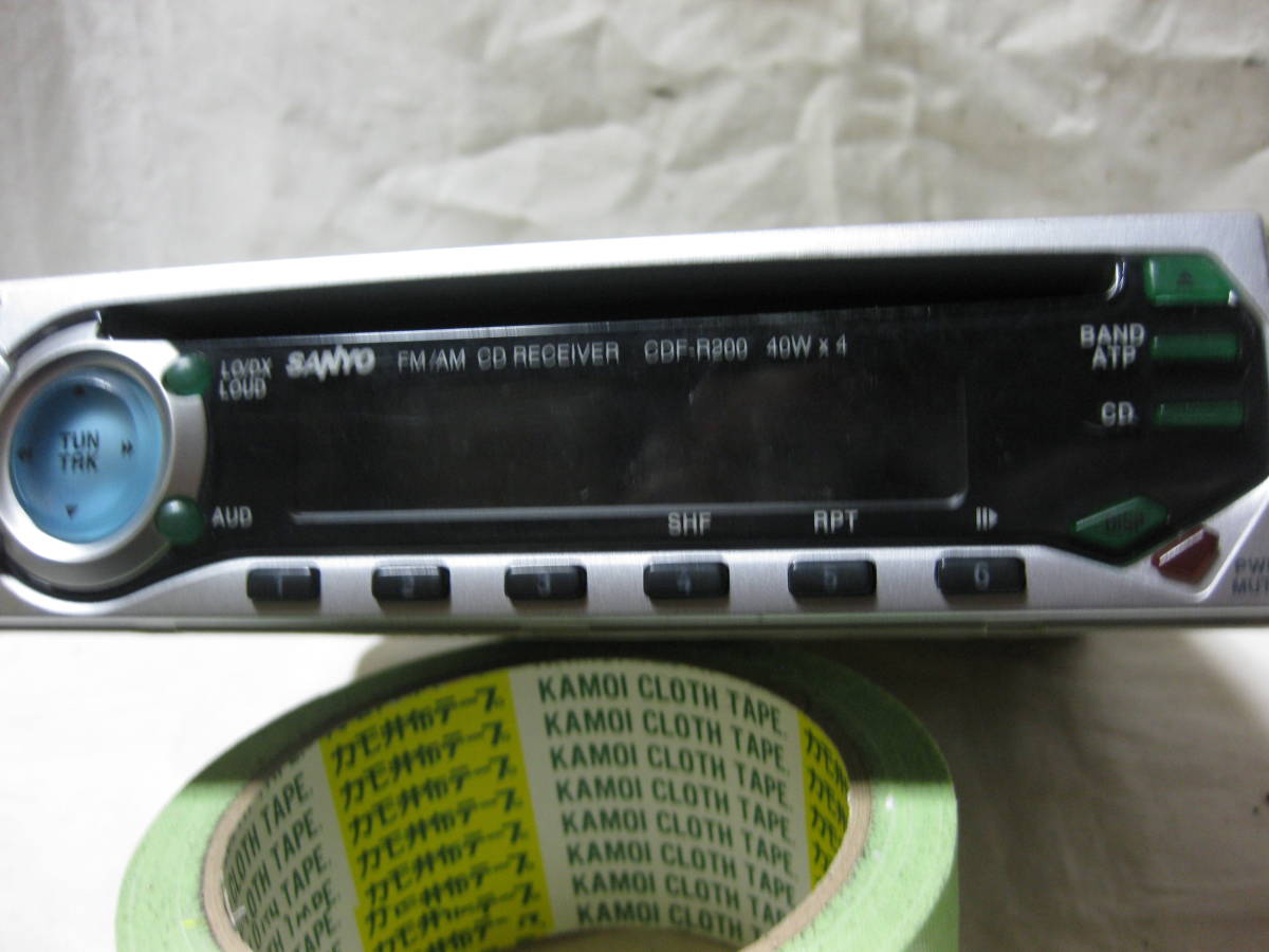 K-1777　SANYO　サンヨー　CDF-R200　1Dサイズ　CDデッキ　故障品_画像2