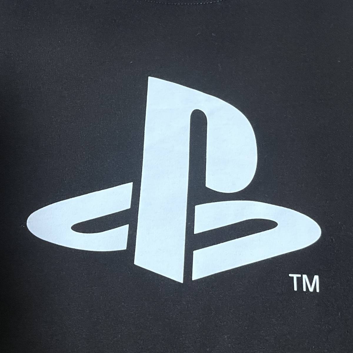 SONY(ソニー) PlayStation(プレイステーション) - MEN ロゴ Tシャツ 黒色 Mサイズ プレステ ファミリーマーク (タグ付き 新品 未使用品)_画像4
