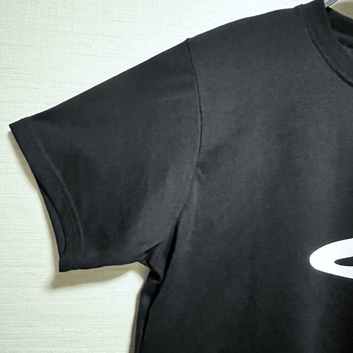SONY(ソニー) PlayStation(プレイステーション) - MEN ロゴ Tシャツ 黒色 Mサイズ プレステ ファミリーマーク (タグ付き 新品 未使用品)_画像3