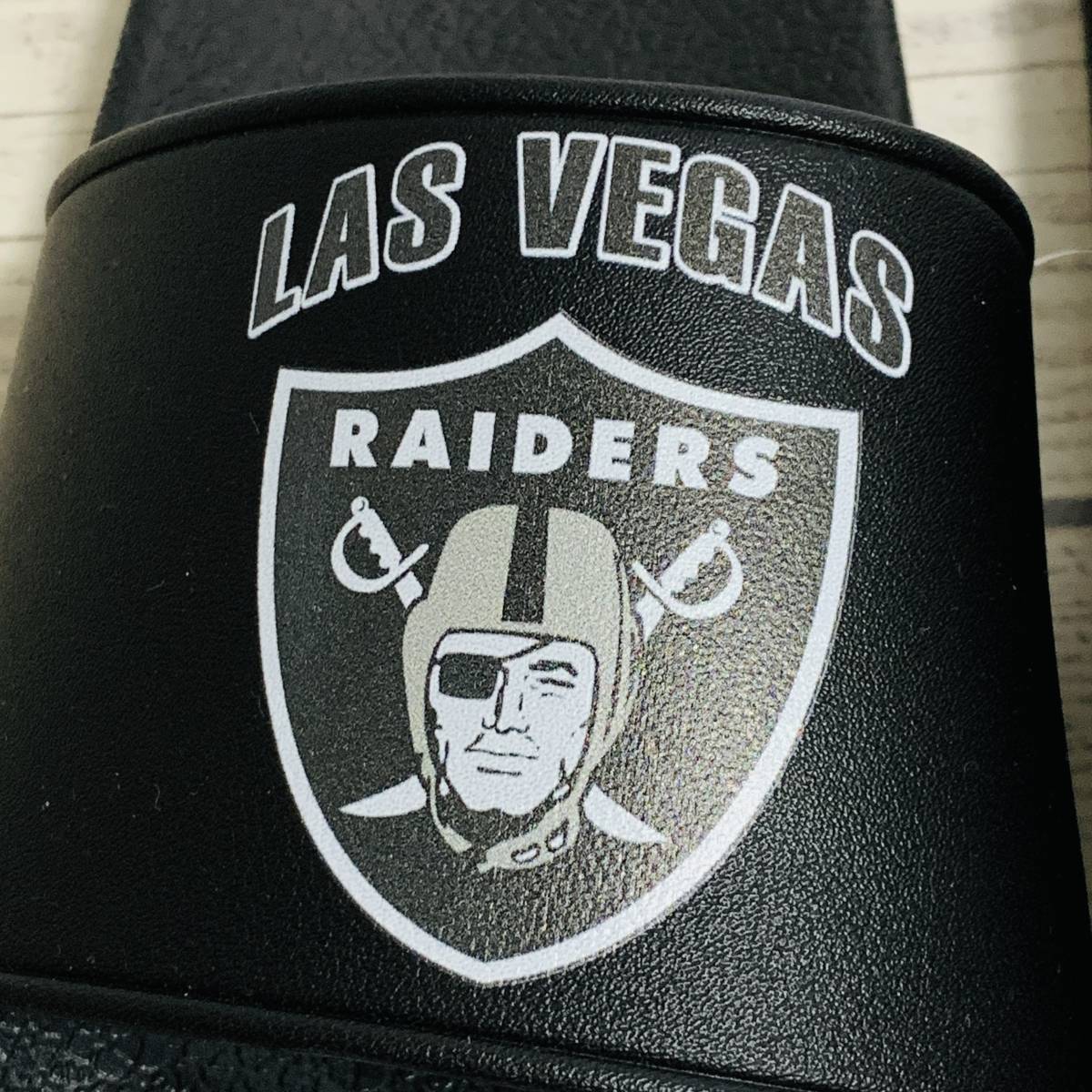 NFL Las Vegas Raiders (ラスベガスレイダース) - 27cm シャワーサンダル アメフト アメリカンフットボール (タグ付き新品未使用)_画像3