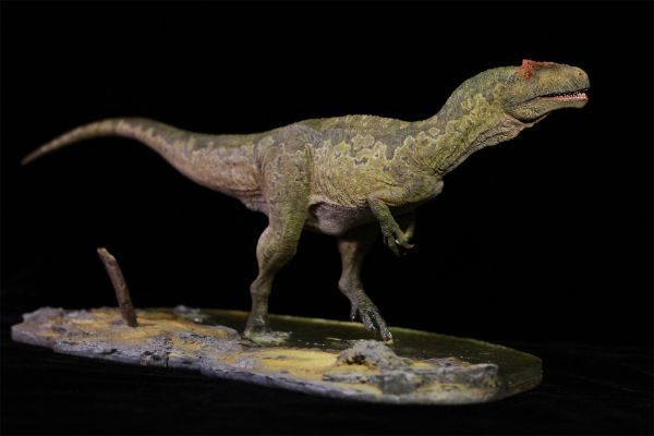 SHOWANNA 塗装済 1/18 サイズ アロサウルス イロケレシア 竜 樹脂 フィギュア 模型 大人 スタチュー 完成品 オブジェ 台座付き45.7cm級_画像1
