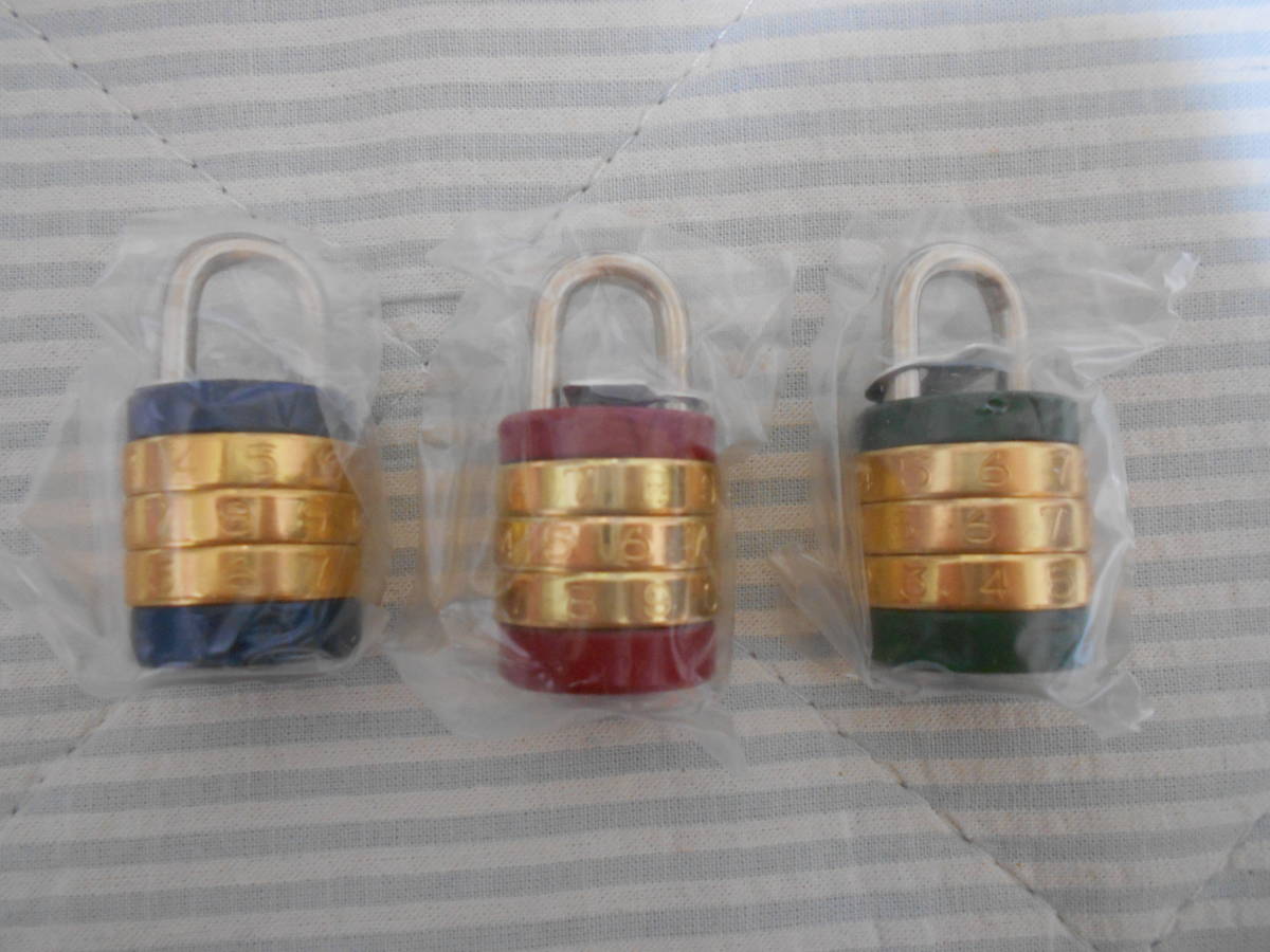 文字合わせ錠 丸型 3段 3色セット 鍵 直径2、3㎝ 数2の画像1