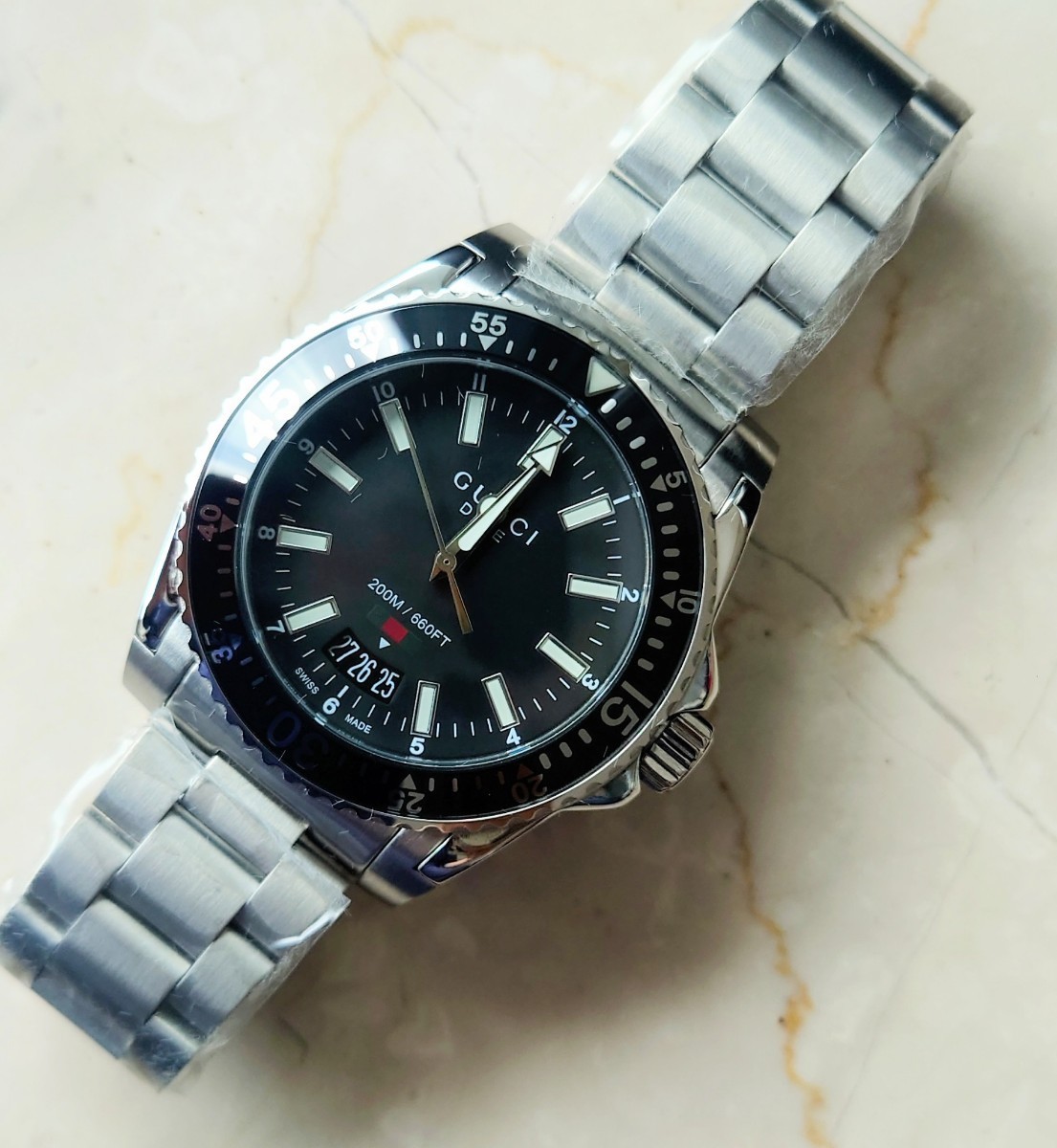 新品未使用 グッチ gucci ダイブ ブラック メンズ 腕時計 YA136301