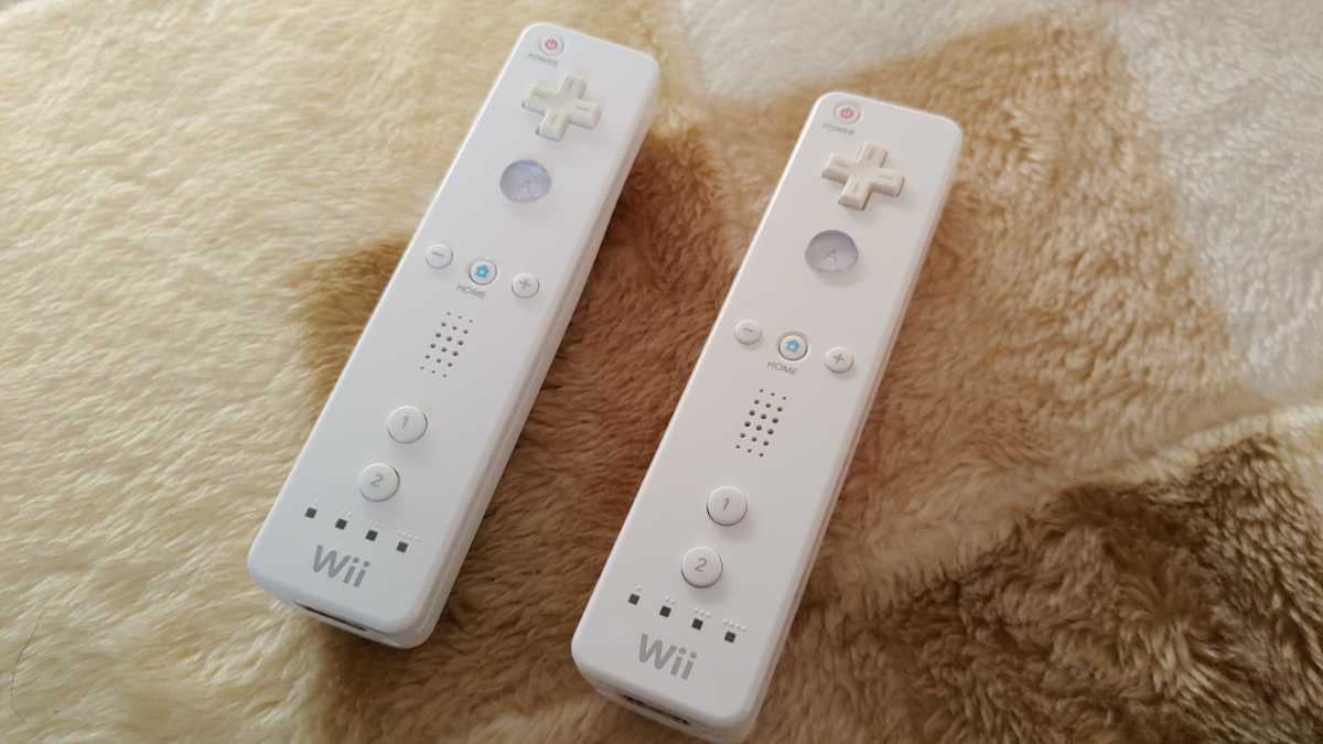 送料無料　任天堂 Wiiリモコン　２個セット Nintendo シロ ニンテンドー純正　コントローラー_画像1