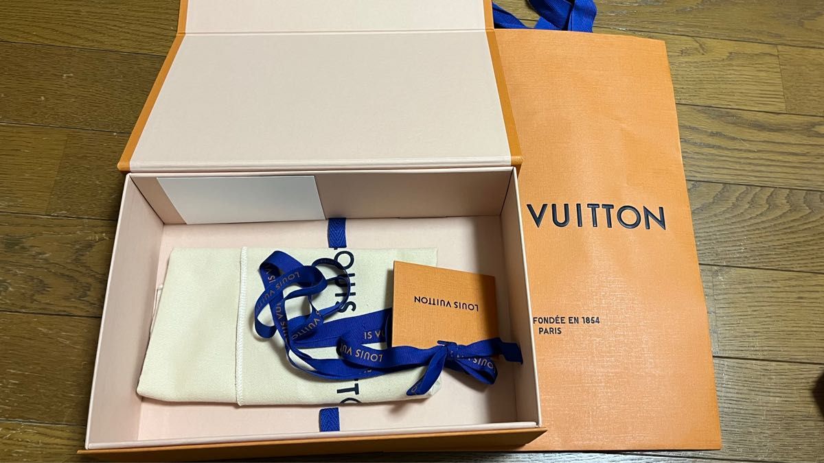 ルイヴィトン(LOUIS VUITTON)空箱・紙袋・メッセージカード・リボン