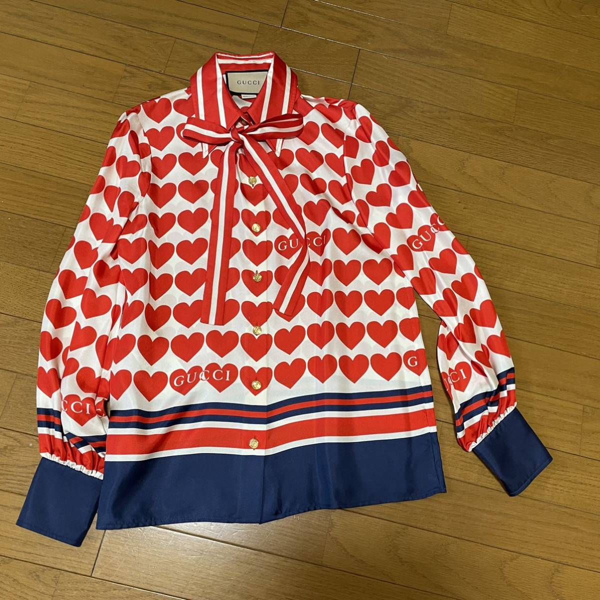 期間限定○GUCCIグッチ赤ハート柄loveparadeシルクリボンタイブラウス