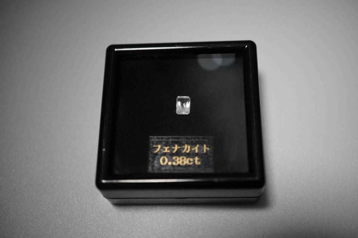 天然レア石　フェナカイト 0.38ct レア石　ルース　裸石　おすすめ！！_画像1