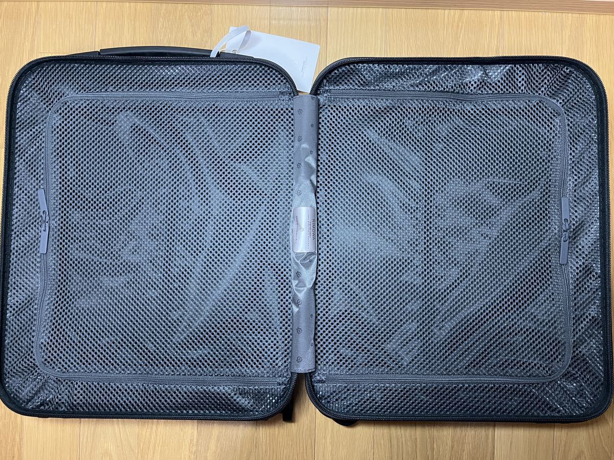 未使用RIMOWA ESSENTIAL LITE 19L エッセンシャルライト TSAロック