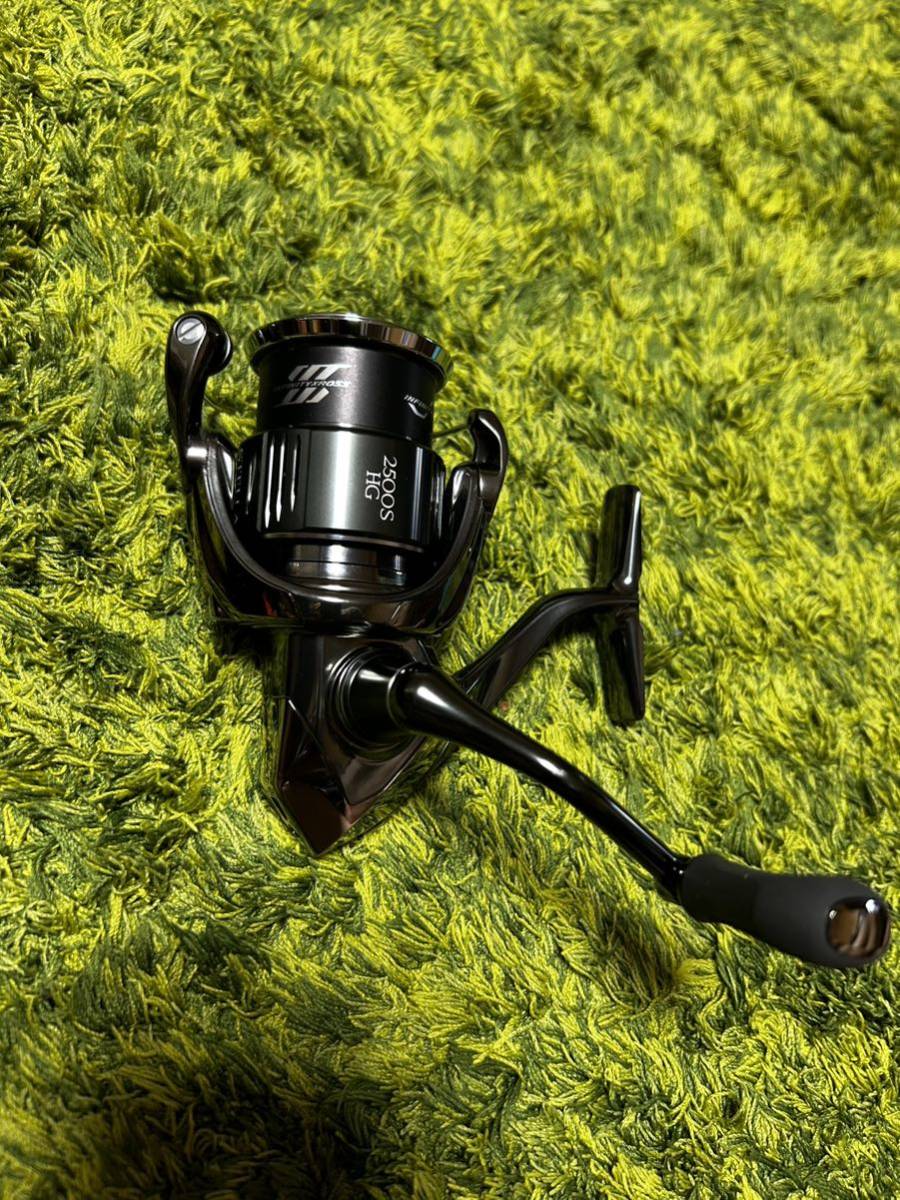 シマノ 22ステラ2500SHG実釣未使用品ハンドルノブに小傷有り青シール品