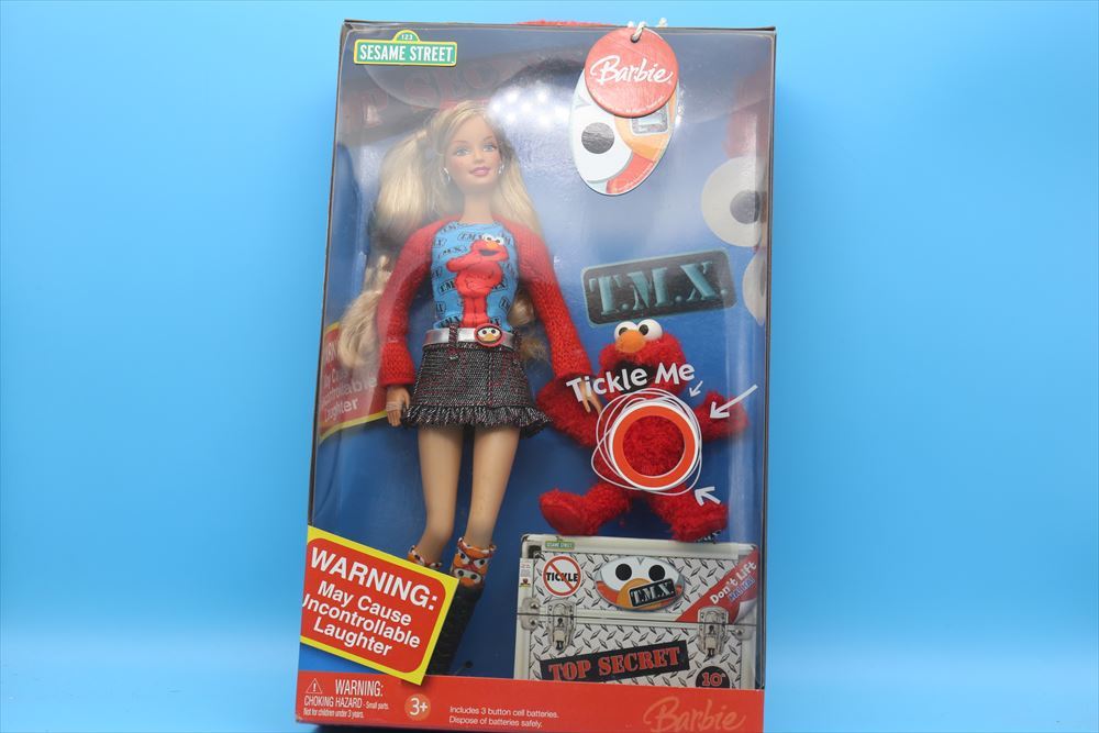 Yahoo!オークション - 2006年 Barbie Loves Elmo Doll