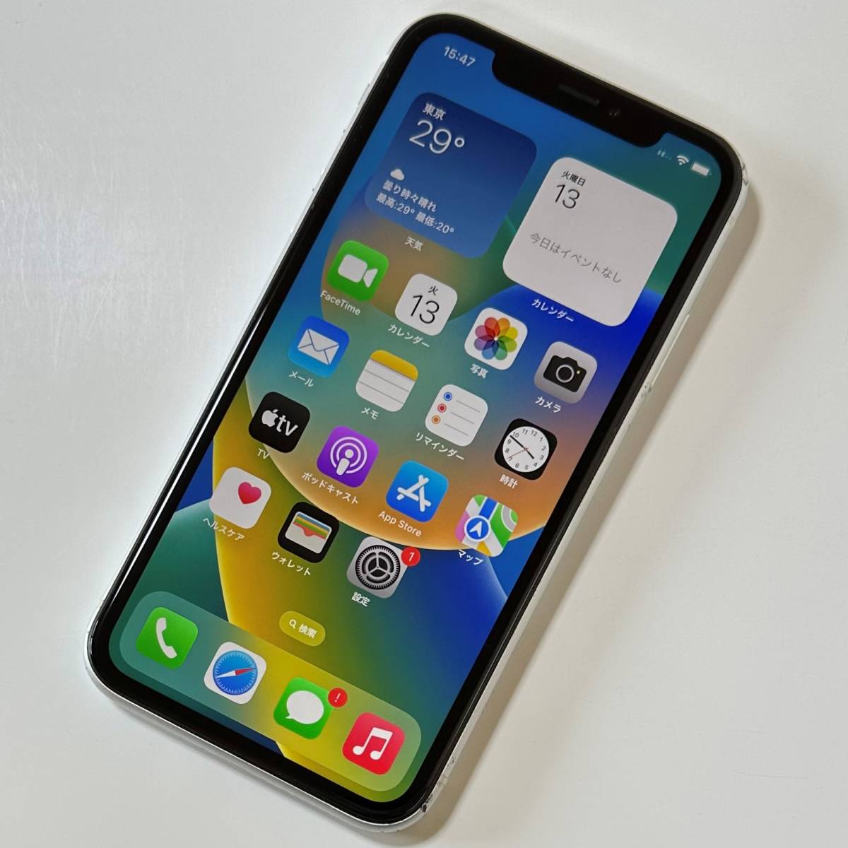 Apple SIMフリー iPhone XR ホワイト 64GB MT032J/A iOS16.5 アク