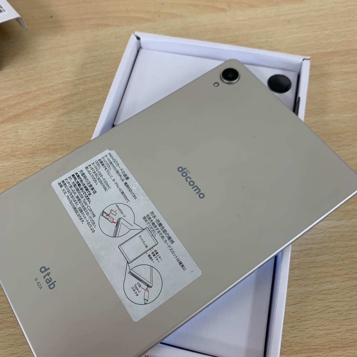 美品 現状 Compact docomo d-42A ゴールド ドコモ dtab