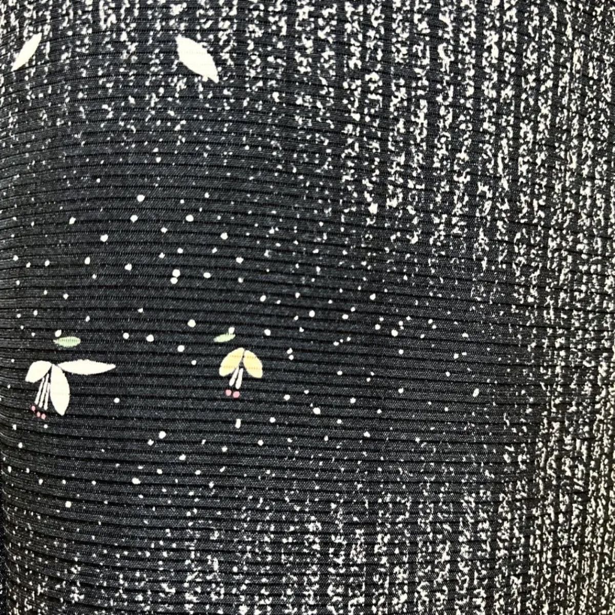 《夏物 絽 叩き染め》粋なモノトーンの小紋着物(残布あり)