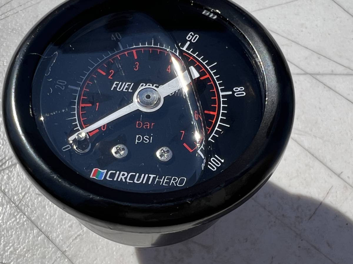 CircuitHero 燃圧計 汎用 in line FUELPRESSURE Gauge 100Psi /7Bar 黒 USDM JDM 燃圧ゲージ 正規輸入品 即納 Ch-FRG-BK_画像2