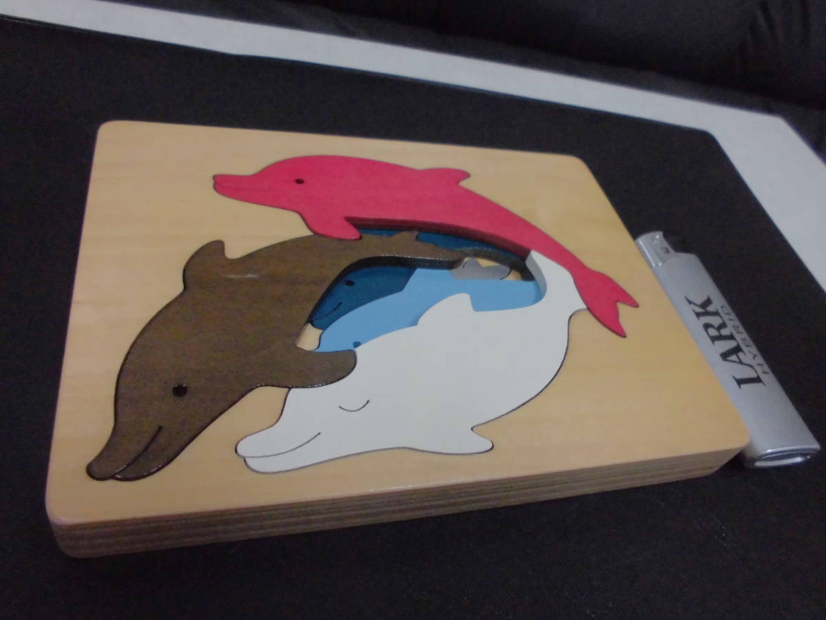 ★送料無料！★George Luck 3重パズル 「イルカ・Dolphins」英国製（縦横約11×14.8Cm）イギリス　知育玩具（手前棚上段保管）_右のライターは付属しません。