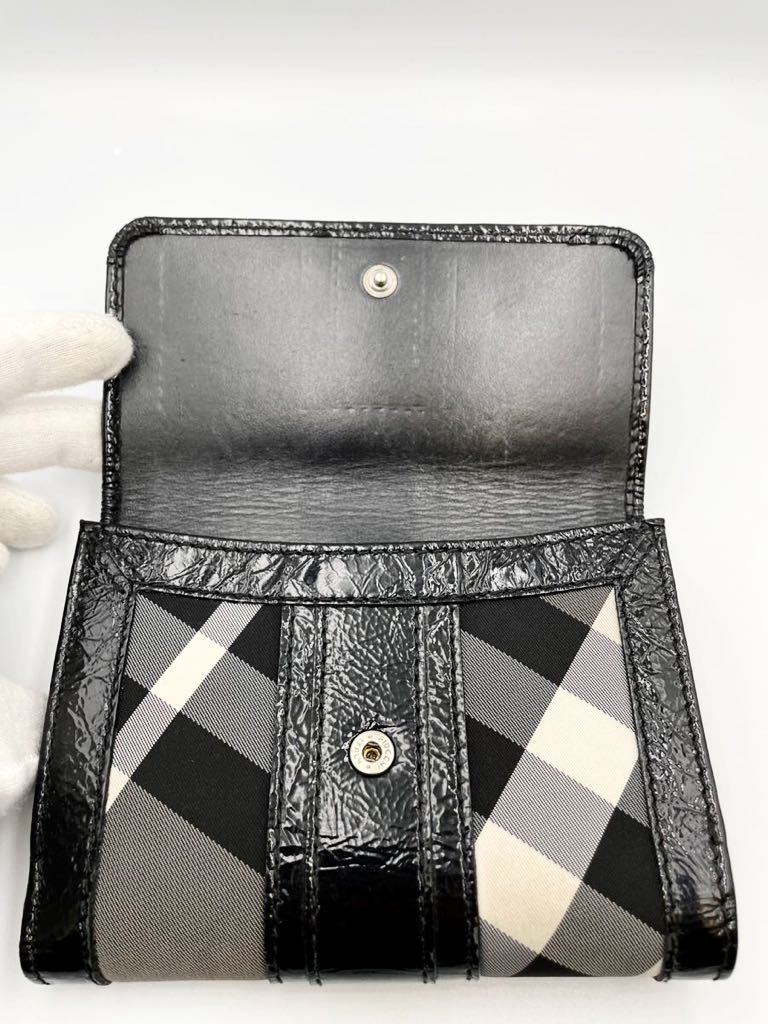 極美品　バーバリー　二つ折り財布　ブラック× チェック　エナメル　小銭入れ付き　メンズ　レディース　カードケース　コインケース